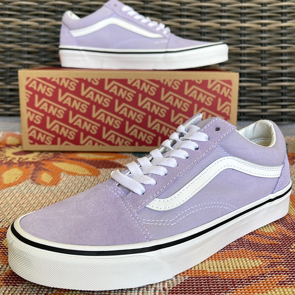 •Vans WMNS Old Skool Color Theory Purple Heath
VN0A5JMIZS0
Sneakers